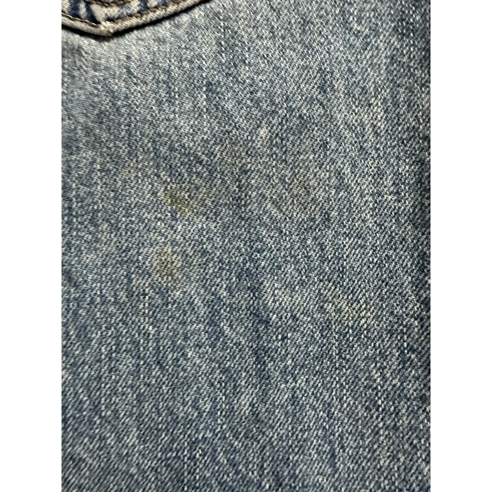 Levis minor stains